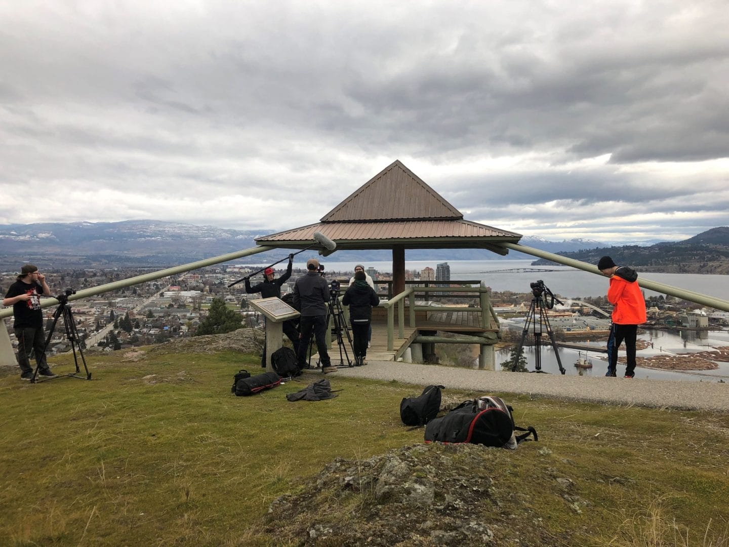 A group of people standing on a hill overlooking a city.